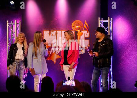 Elvira Fischer,Sylvia Darko,Sabine Elara und Anthony Weihs beim MusicMatch - Die Hitcharts bei MyTVplus im Gläsernen Studio von MyTVplus im Elbepark. Foto Stock