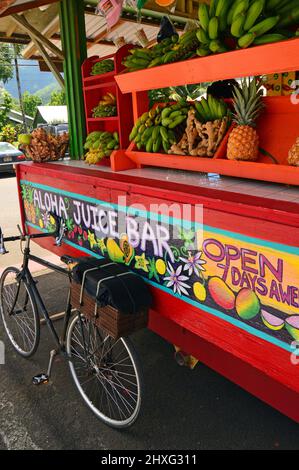 Un juice bar utilizza frutta fresca a Kauai, Hawaii Foto Stock