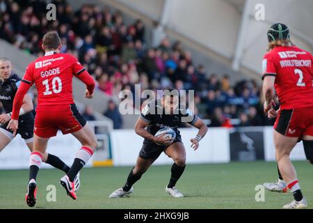 Newcastle, Regno Unito. 12th Mar 2022. NEWCASTLE UPON TYNE, REGNO UNITO. MAR 12th George Wacokecoke di Newcastle Falcons sembra attaccare durante la partita Gallagher Premiership tra Newcastle Falcons e Saracens a Kingston Park, Newcastle sabato 12th marzo 2022. (Credit: Chris Lishman | MI News) Credit: MI News & Sport /Alamy Live News Foto Stock