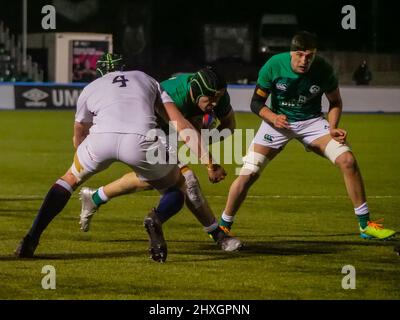 Barnet, Londra, Regno Unito. 12th Mar 2022. Reuben Crothers (7 - Capitano - Irlanda U20) affronta la palla in contatto nella partita tra Inghilterra U20 e Irlanda U20 nel campionato Under-20 Six Nations allo StoneX Stadium, Barnet, Londra il 12th marzo 2021 Claire Jeffrey/SPP Credit: SPP Sport Press Photo. /Alamy Live News Foto Stock