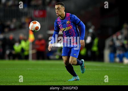 Barcelona,Spain.10 March,2022. Sergiño Dest (2) del FC Barcelona durante la partita dell'Europa League tra il FC Barcelona e Galatasaray SK a Camp Nou St Foto Stock