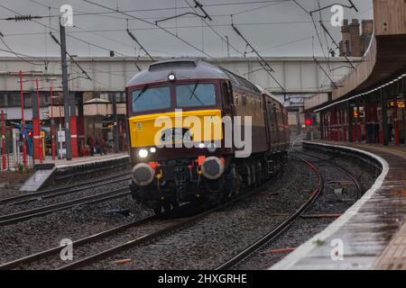 West Coast Railways classe 57 Locomotiva diesel 57601 che trasporta un treno charter ferroviario statale attraverso Lancaster sulla linea principale della costa occidentale Foto Stock