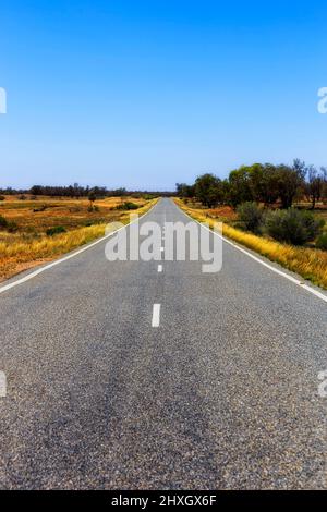 Silver City Highway in Outback australiano da Mildura a Broken Hill. Foto Stock