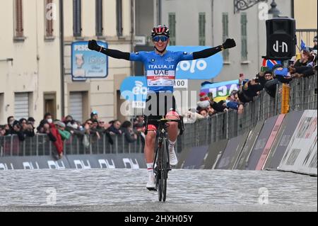 Carpegna, Carpegna, Italia, 12 marzo 2022, Pogacar Tadej #1 (SLO) - UAE Team Emirates finish line durante la tappa 6 - Apecchi-Carpegna - Ciclismo Tirreno Adriatico Foto Stock