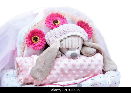 Concetto di regalo neonato. Torta di pannolini rosa , ragazza simbolo Foto Stock