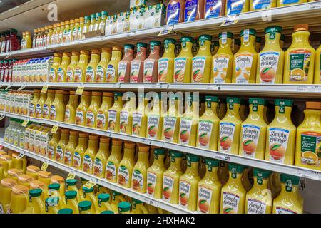 Miami Florida Winn-Dixie negozio di alimentari supermercato interno esposizione interna vendita succo d'arancia bottiglie Simply Orange Foto Stock