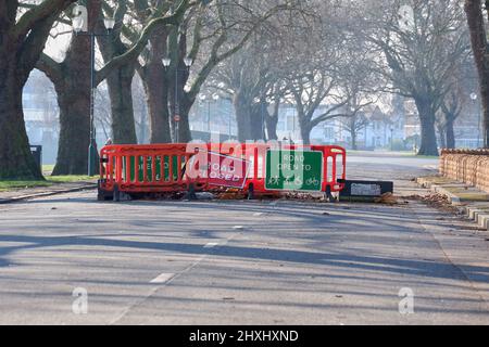 Strada chiusa dal fiume Trent, Nottingham Foto Stock