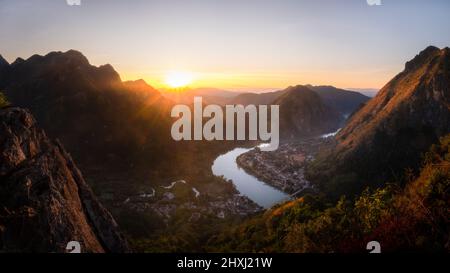 Punto panoramico di PHA Daeng Peak a Nong Khiaw, Laos Foto Stock