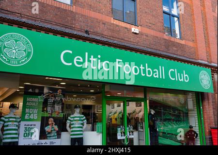 Belfast, UK- 19 febbraio 2022: Il negozio Celtic Football Club a Belfast, Irlanda del Nord. Foto Stock