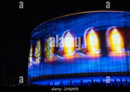 A nord del Tyne, evento culturale Under the Stars con proiezioni sugli edifici della città, tra cui il centro amministrativo di Newcastle. Foto Stock