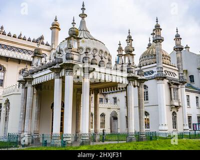 Il Royal Pavilion, conosciuto anche come il Brighton Pavilion a Grade i, è stato classificato come residenza reale situata a Brighton, Inghilterra. Foto Stock