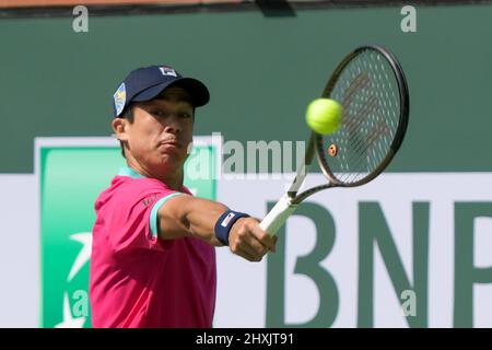 Mackenzie McDonald (USA) ha sconfitto Marton Fucsovics (HUN) 7-6 (13-11), 7-5, al BNP Paribas Open in corso di disputamento al Indian Wells Tennis Garden di Indian Wells, California, il 10 marzo 2022: © Karla Kinne/Tennisclix/CSM Foto Stock