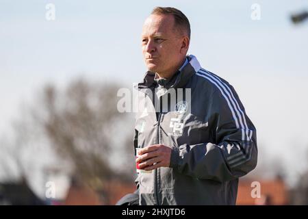 Enschede - Head Coach Danny Mulder di Feyenoord V1 durante la partita tra FC Twente V1 e Feyenoord V1 presso lo Sportcampus Diekman il 13 marzo 2022 a Enschede, Paesi Bassi. (Da Box a Box Pictures/Yannick Verhoeven) Foto Stock