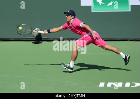 Mackenzie McDonald (USA) ha sconfitto Marton Fucsovics (HUN) 7-6 (13-11), 7-5, al BNP Paribas Open in corso di disputamento al Indian Wells Tennis Garden di Indian Wells, California, il 10 marzo 2022: © Karla Kinne/Tennisclix/CSM Foto Stock