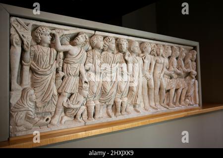 Pannello frontale il sarcofago con scene bibliche. Carced in un laboratorio romano, 4th c.. AD. Museo Frederic Mares. Barcellona, Spagna. Foto Stock