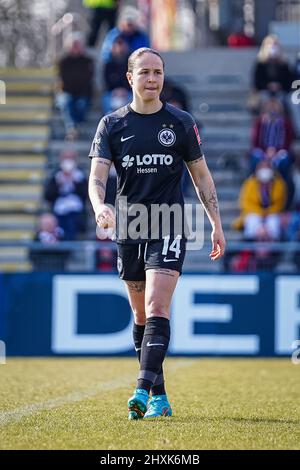 Francoforte, Germania. 13th Mar 2022. Geraldine Reuteler (14 Francoforte) durante la partita di allarme volante Frauen-Bundesliga 2021/2022 tra Eintracht Frankfurt e SGS Essen allo Stadio di Brentanobad a Francoforte sul meno, Germania. Norina Toenges/Sports Press Photo Credit: SPP Sport Press Photo. /Alamy Live News Foto Stock