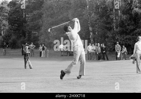 1977 Colgate World Match Play Championship, Wentworth Club, Virginia Water, 7th ottobre 1977. Una giovane Seve Ballesteros, di 20 anni. Foto Stock