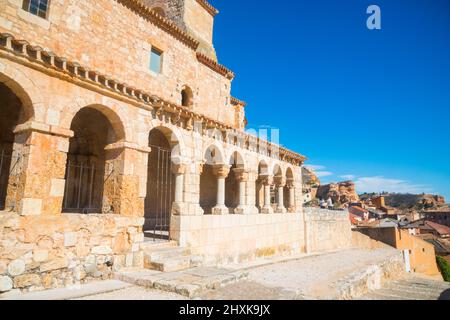 Atrio della chiesa di Nuestra Señora del Rivero. San Esteban de Gormaz, provincia di Soria, Castilla Leon, Spagna. Foto Stock