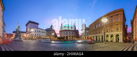 GENOVA, ITALIA - 30 DICEMBRE 2021: Piazza De Ferrari alla fontana al mattino. Foto Stock