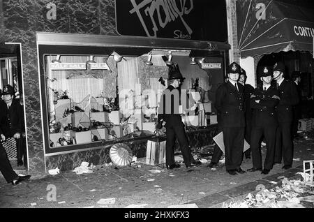 I postumi delle rivolte di Notting Hill. 30th agosto 1976. Foto Stock