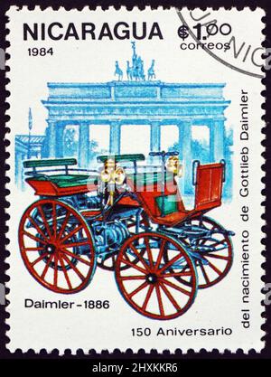 NICARAGUA - CIRCA 1984: Un francobollo stampato in Nicaragua mostra Daimler, 1886, auto d'epoca, circa 1984 Foto Stock