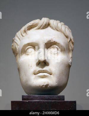 Augusto (63 a.C.-14 d.C.), imperatore romano. Verticale. 1st secolo d.C. Marmo bianco. Tarragona. Spagna. Museo Frederic Marés. Barcellona. Spagna. Foto Stock