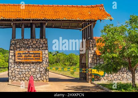 YALA NATIONAL PARK, SRI LANKA - DICEMBRE 26. 2021: Porta d'ingresso del Parco Nazionale dello Yala in Sri Lanka Foto Stock