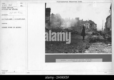 Scena stradale ad Amiens. 4-25-1918. Collezione di fotografie della prima Guerra Mondiale, 1914-1918 che raffigurano le attività militari delle forze armate britanniche e di altre nazioni e del personale durante la prima Guerra Mondiale Foto Stock