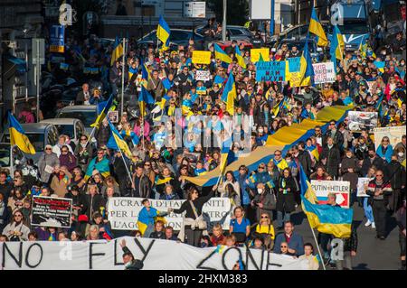 Roma, Italia. 13th Mar 2022. Roma 13 marzo 2022: Manifestazione organizzata dall'Associazione cristiana degli ucraini contro la guerra credito: Agenzia indipendente di Foto/Alamy Live News Foto Stock