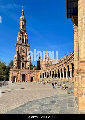 Plaza de España, la piazza principale della città vecchia di Siviglia, anche Siviglia, capitale dell'Andalusia, nel sud della Spagna. Foto Stock