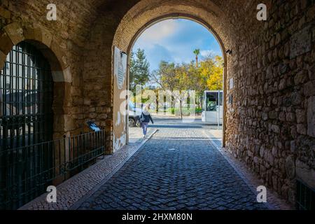 Faro, Portogallo, Tunnel, Scene di strada, Tunnel dal centro storico Foto Stock