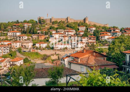 Paesaggio urbano della città di Ohrid e fortezza di Samuil, Macedonia settentrionale Foto Stock