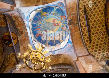 Antichi affreschi cristiani all'interno della chiesa del monastero di San Cirillo a Kyiv, Ucraina Foto Stock