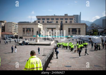 Una visione generale di Plaza de Bolivar di Bogotà durante le elezioni del Congresso in Colombia del 2022, il 13 marzo 2022, in  , Colombia. La Colombia è destinata a eleggere il congresso il 13 marzo e candidati presidenziali da diverse alleanze per la prima corsa il 29 maggio. Foto di: Sebastian Barros/Long Visual Press Foto Stock