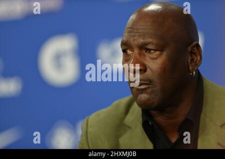 Michael Jordan partecipa a una conferenza stampa Foto Stock