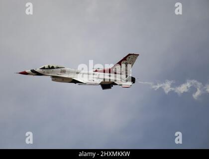 United States Air Force Thunderbird 2 in volo Foto Stock