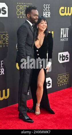 Los Angeles, Stati Uniti. 13th Mar 2022. William Jackson Harper e Ali Ahn partecipano ai 27th Critics Choice Awards annuali al Fairmont Century Plaza domenica 13 marzo 2022. Credit: UPI/Alamy Live News Foto Stock