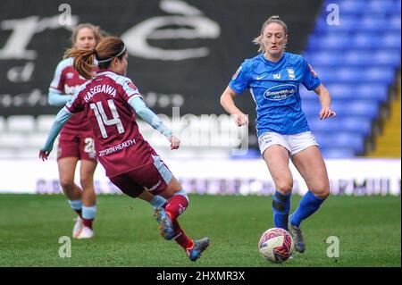 Birmingham, Regno Unito. 13th Mar 2022. Yui Hasegawa (14 West HamUnited) e Rebecca Holloway (Birmingham City 25) inseguono la palla&#XA;&#XA;durante la partita della Womens Super League tra Birmingham City &amp; West Ham al St Andrews Stadium di Birmingham, Inghilterra Karl W Newton/Sports Press Photos SPP Credit: SPP Sport Press Photo. /Alamy Live News Foto Stock