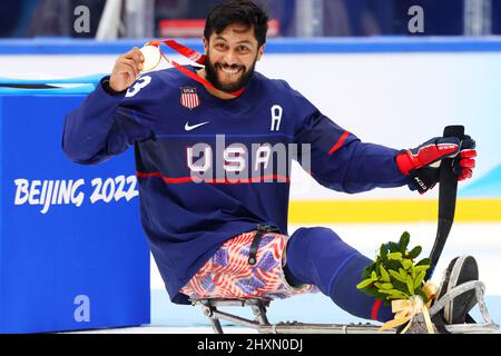 Pechino, Cina. 13th Mar 2022. Rico Roman (USA) Para Ice Hockey : cerimonia della Medaglia durante i Giochi Paralimpici invernali di Pechino 2022 al National Indoor Stadium di Pechino, Cina . Credit: Naoki Nishimura/AFLO SPORT/Alamy Live News Foto Stock