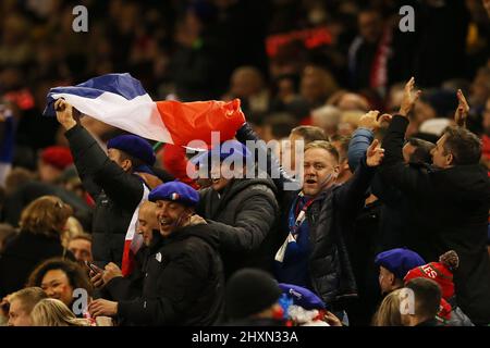 Tifosi francesi di rugby. Partita del campionato di Guinness delle sei Nazioni 2022, Galles contro Francia al Principato di Cardiff venerdì 11th marzo 2022. pic Foto Stock