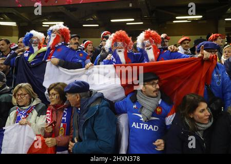 Tifosi francesi di rugby. Partita del campionato di Guinness delle sei Nazioni 2022, Galles contro Francia al Principato di Cardiff venerdì 11th marzo 2022. pic Foto Stock