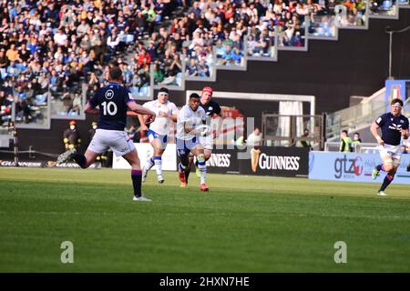 Roma, Italia. 12th Mar 2022. (3/12/2022) Roma, Italia marzo 2022: Guinness sei Nazioni di rugby, l'ala italiana Monti Ioanne correre con palla, la squadra italiana indossare camicia bianca e con camicia blu Scozia. Scozia ha vinto 22-33 (Photo by Pasquale Gargano/Pacific Press/Sipa USA) Credit: Sipa USA/Alamy Live News Foto Stock