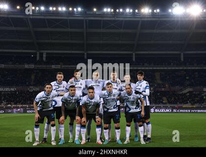 Torino, 13th marzo 2022. Il FC Internazionale a partire da undici si allinea per una foto di squadra prima del calcio di inizio, in fila (da L a R); Milano Skriniar, Andrea Ranocchia, Samir Handanovic, Edin Dzeko, Ivan Perisic e Alessandro Bastoni, prima fila ( da L a R ); Matteo Darmian, Matias Vecchio, Lautaro Martinez, Nicolo Barella e Hakan Calhanoglu, nella serie A allo Stadio Grande Torino. Il credito d'immagine dovrebbe essere: Jonathan Moscrop / Sportimage Foto Stock