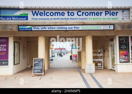 Cromer Pier front entance, North Norfolk, Regno Unito Foto Stock