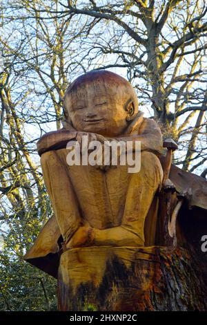 scultura in legno di una figura Foto Stock