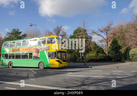 Dublino Marzo 2022: Dublin Bus è una filiale del CIÉ e fornisce servizi di autobus all'interno di Dublino, nonché da e per le aree circostanti. Foto Stock