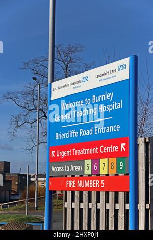 Cartello all'ingresso principale del Burnley General Hospital Foto Stock
