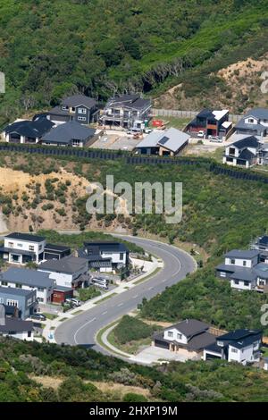 Sviluppo di compartimentazioni residenziali in una valle vicino a Ngaio, Wellington, Isola del Nord, Nuova Zelanda Foto Stock