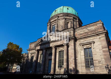 Chiesa di Santa Elisabetta a Norimberga Germania. Grande cattedrale cattolica a cupola Foto Stock