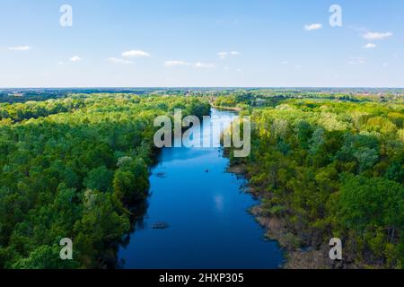 Foto aerea sul famoso fiume Tisza, vicino a Toserdo. Il nome ungherese è Lakiteleki-Holt-Tisza. Foto Stock